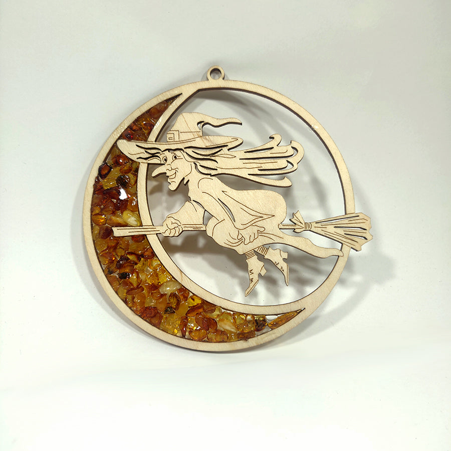 Geometry and symbology in wood with amber