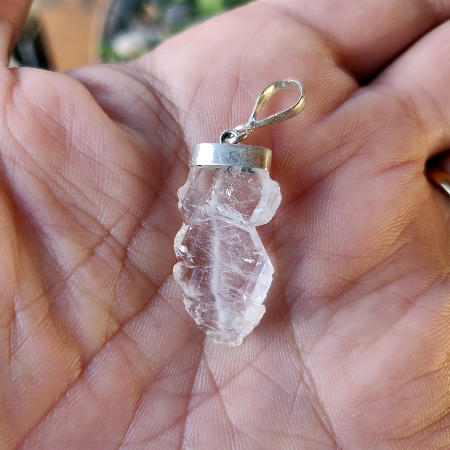 Faden Quartz Pendant