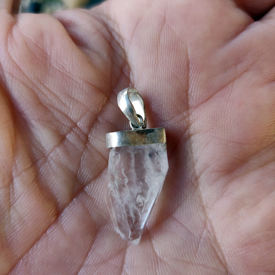 Faden Quartz Pendant