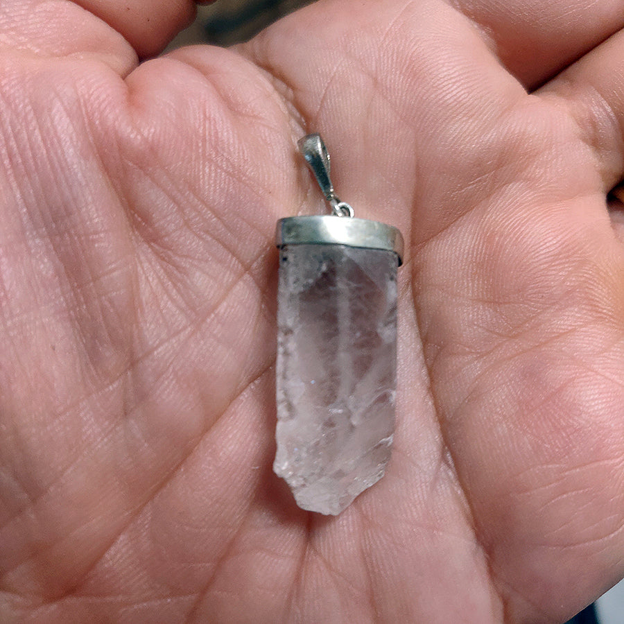 Faden Quartz Pendant