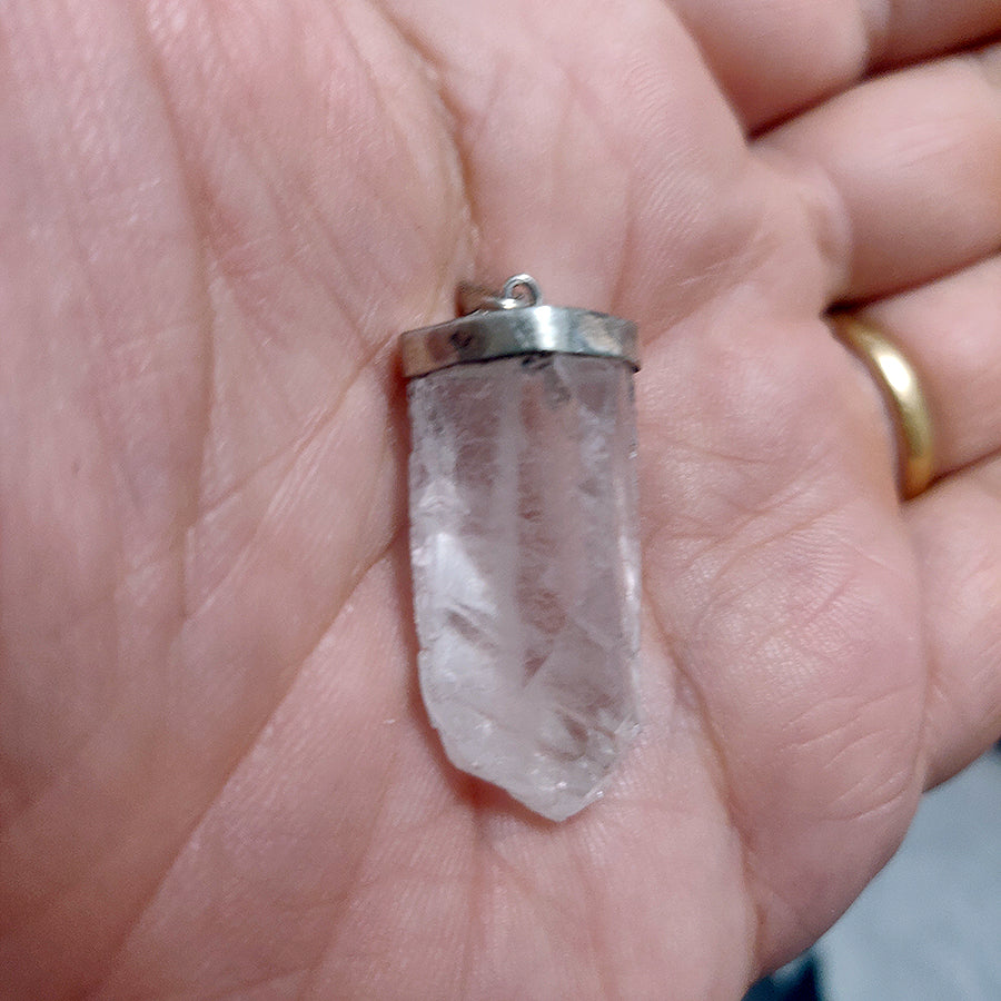 Faden Quartz Pendant