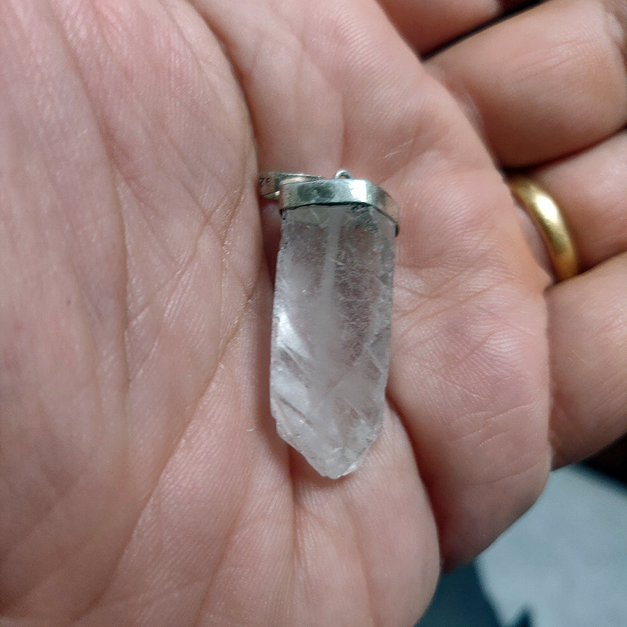 Faden Quartz Pendant