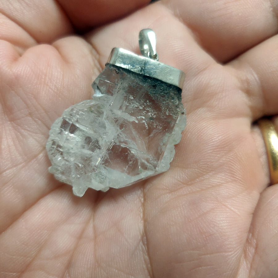 Faden Quartz Pendant