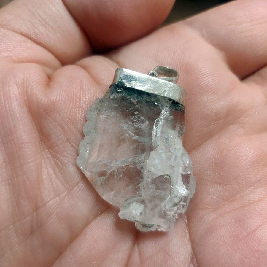 Faden Quartz Pendant