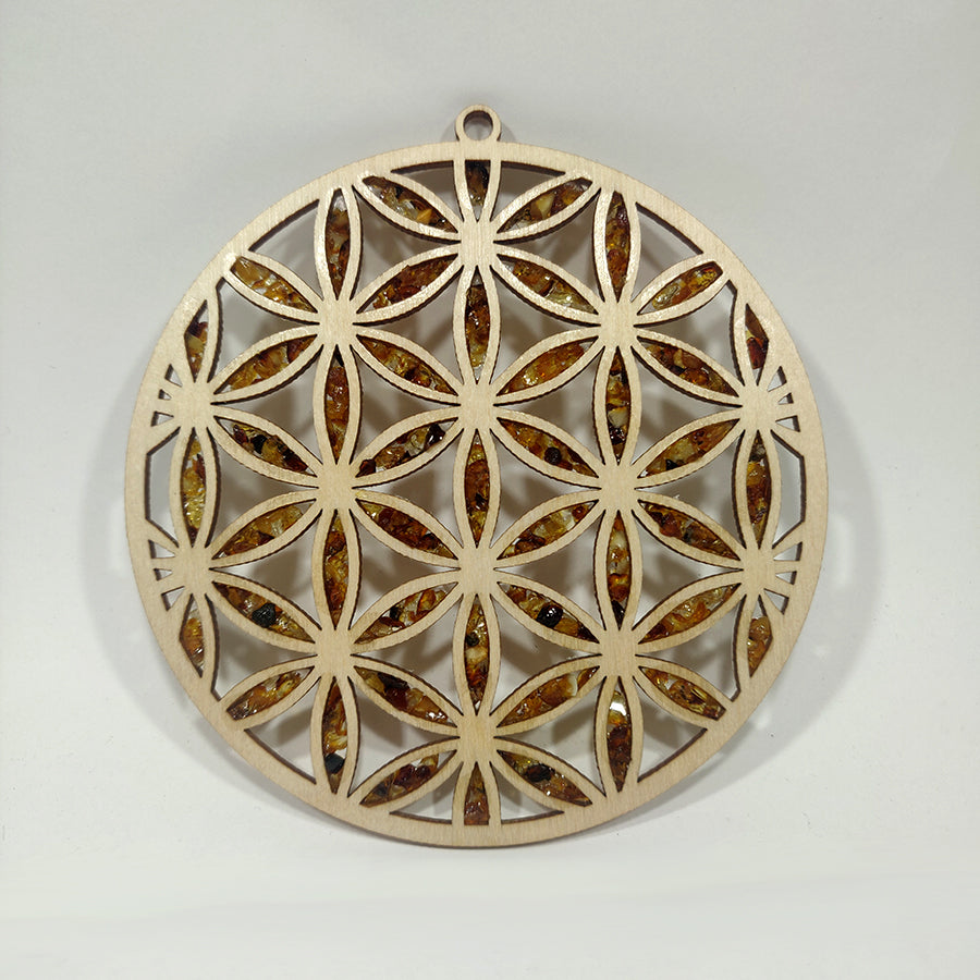 Geometry and symbology in wood with amber