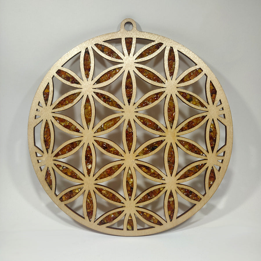 Geometry and symbology in wood with amber