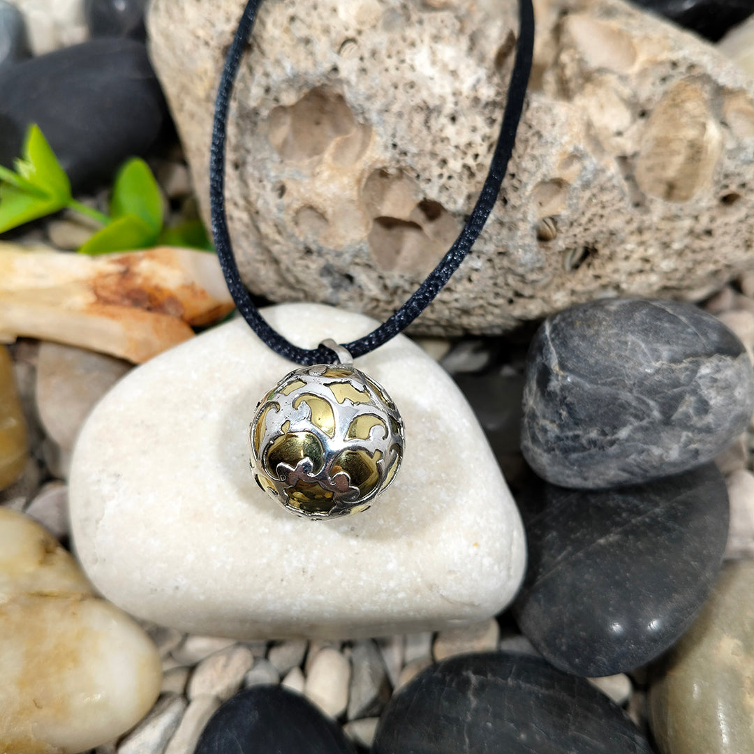 Colgante Llamador de Ángeles en Plata 925 – Joya simbólica para futuras mamás