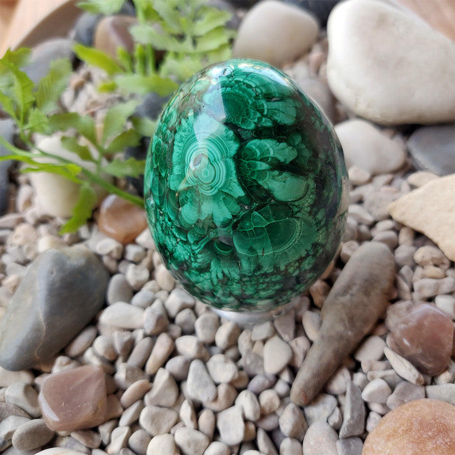Malachite Egg 67 mm.