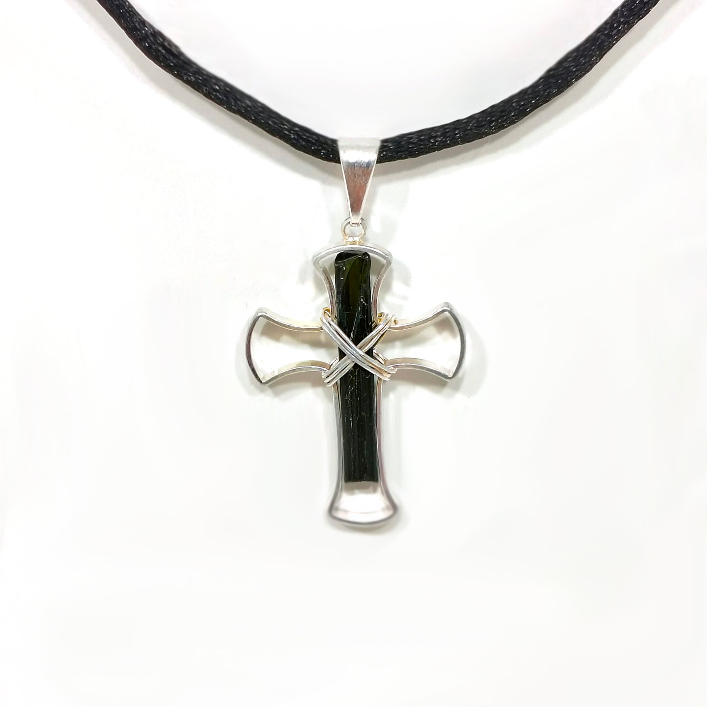 Cruz turmalina verde