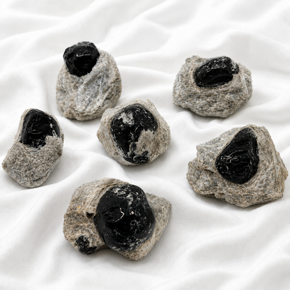 Obsidiana Lágrima Apache en Matriz Natural volcánica