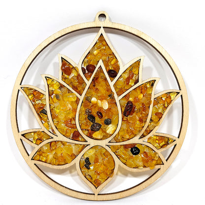 Geometry and symbology in wood with amber