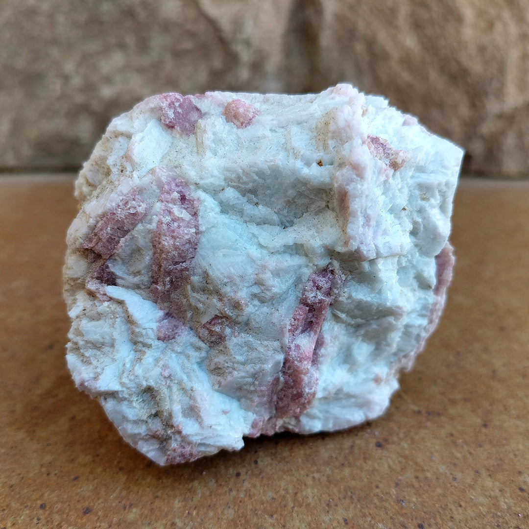 Cuarzo masivo con turmalina rosa