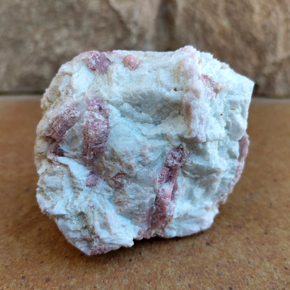 Cuarzo masivo con turmalina rosa