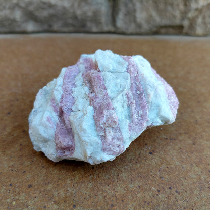 Cuarzo masivo con turmalina rosa