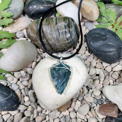 Flint arrowhead pendant