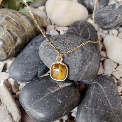 Square cabochon pendant