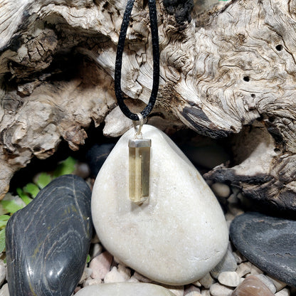 Colgante de Citrino Natural con Enganche de Plata – Energía, Confianza y Prosperidad