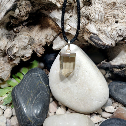 Colgante de Citrino Natural con Enganche de Plata – Energía, Confianza y Prosperidad