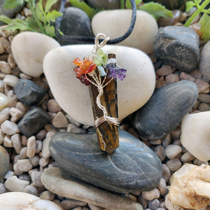 Colgante punta Mineral con árbol de la vida chakras