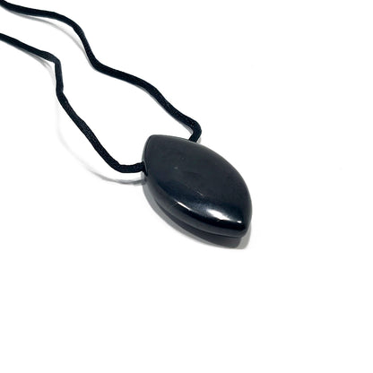 Colgante Shungit forma hoja perforado/Protección EMF / Protección 5G